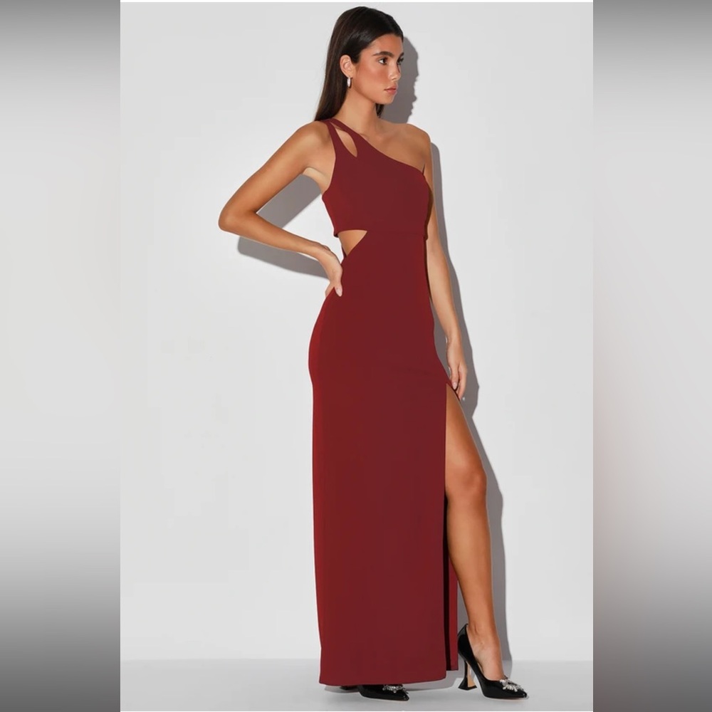 Lulu's burgundy one shoulder maxi dress